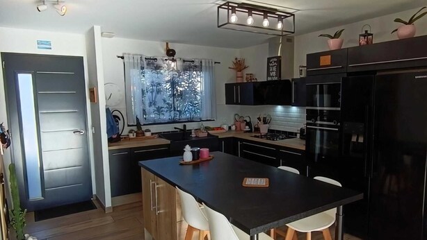 Microwave, oven, stovetop, dishwasher - Family home with private heated pool and air conditioning (Biscarrosse)