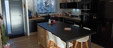 Micro-ondes, four, plaque de cuisson, lave-vaisselle