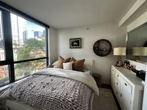 1 bedroom, iron/ironing board, WiFi, bed sheets - 5 minute walk to BC Place | Stylish Apartment | Sleeps 3 (Vancouver)