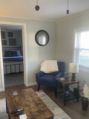 2 habitaciones, tabla de planchar con plancha, wifi y ropa de cama