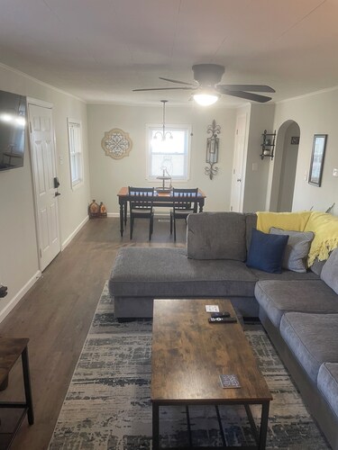 Beautiful 2-bedroom house in charming Wilmington.