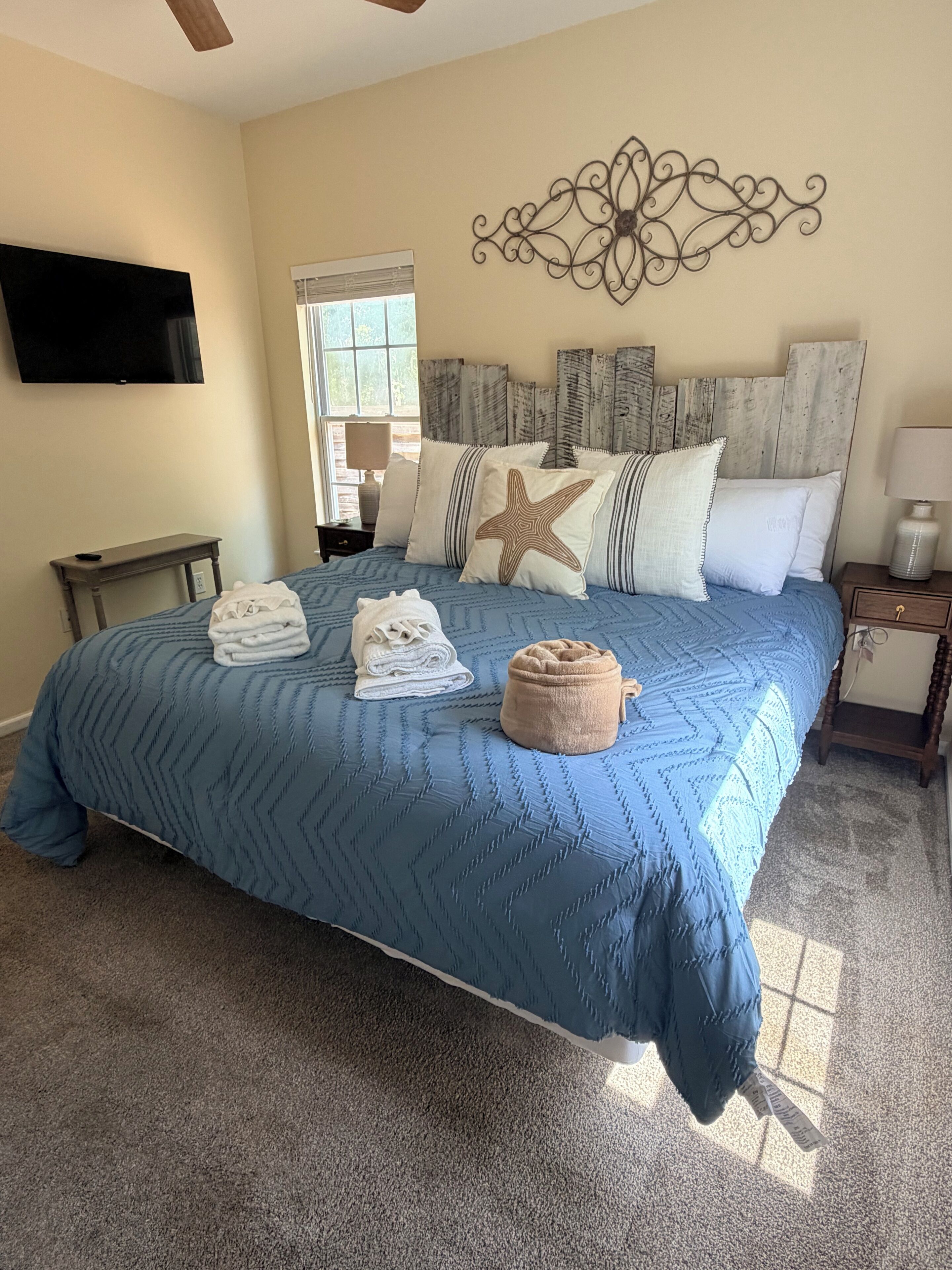3 bedrooms, iron/ironing board, WiFi, bed sheets