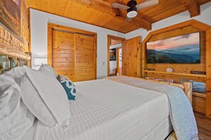 Iron/ironing board, WiFi, bed sheets - Perfect 2-bedroom cabin with AC in beautiful Suwanee (Sevier County)