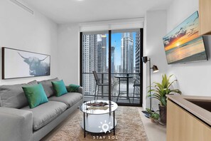 TV - Sunny, Modern 2BR–2BA Miami Stay (Miami)