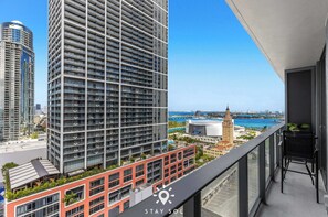 Property grounds - Sunny, Modern 2BR–2BA Miami Stay (Miami)