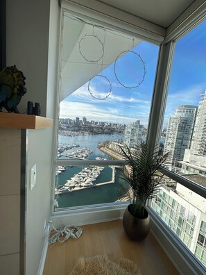 Interior - Beautiful 2 bedroom 2 bathroom sub penthouse with Den (Vancouver)