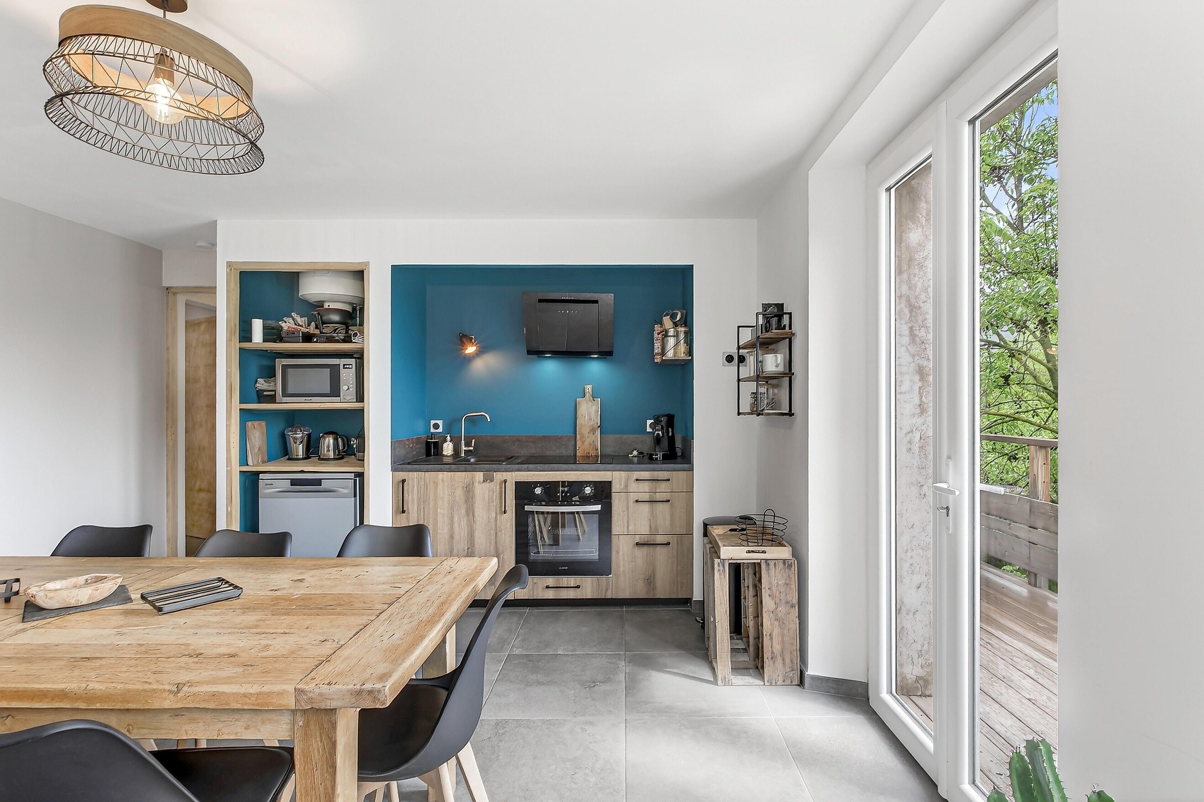 Kühlschrank, Mikrowelle, Ofen, Herdplatte