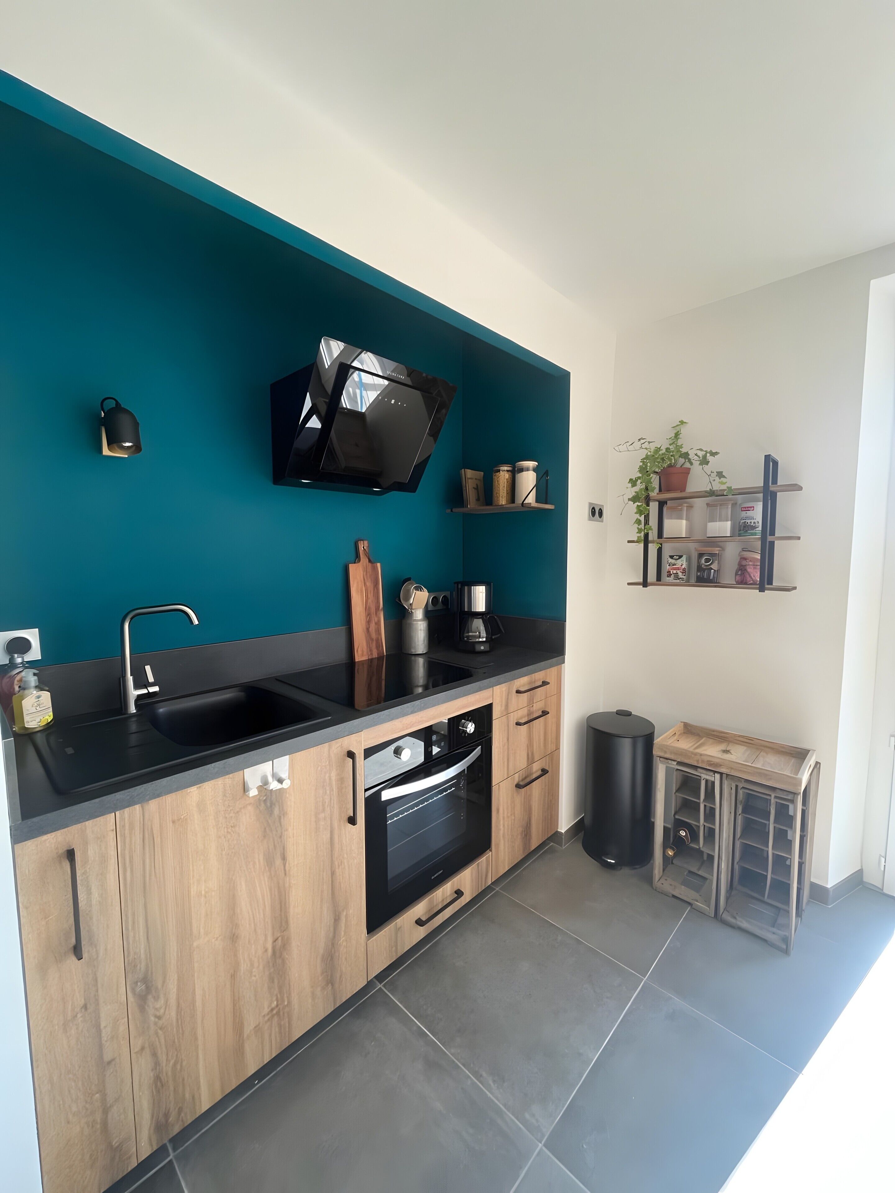 Frigorifero, microonde, forno, piano cottura
