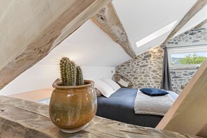2 bedrooms, iron/ironing board, WiFi, bed sheets - Holiday Home "Les Gîtes Du Saro" – Between Mountains, Lakes, and River. Nature & Authenticity (Chabestan)