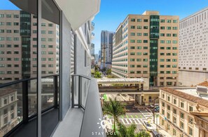 Property grounds - Resort Living & Peaceful Balcony Mornings – 1BR (Miami)