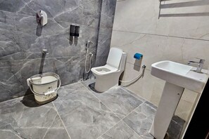 Superior suite, uitzicht op bergen | Badkamer