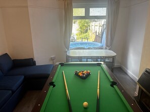 Game room - Tranquil Hideaway w/Hot Tub and Pool Table (Cardiff)