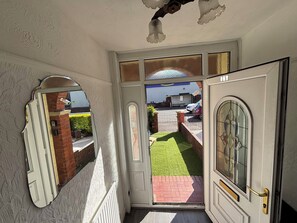 Interior - Tranquil Hideaway w/Hot Tub and Pool Table (Cardiff)