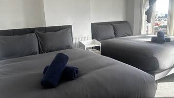 3 bedrooms, iron/ironing board, WiFi, bed sheets