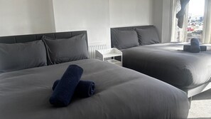 3 bedrooms, iron/ironing board, WiFi, bed sheets - Tranquil Hideaway w/Hot Tub and Pool Table (Cardiff)