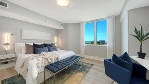 Room - Spacious 3-bedroom condo in peaceful Sarasota with direct bay view, furnished (Sarasota)