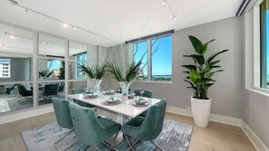 Dining - Spacious 3-bedroom condo in peaceful Sarasota with direct bay view, furnished (Sarasota)