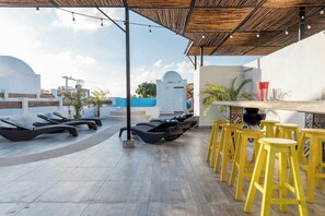 Outdoor dining - Rooftop Lounge, Kitchen, Clean, Air, Smart TV, (Playa del Carmen - Valentina Suites)