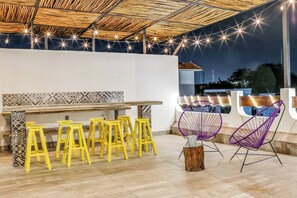 Outdoor dining - Minimalist Apartment, Clean, Air, Strong Wi-Fi (Playa del Carmen - Valentina Suites)