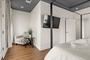 Room - Central Austin Retreat w/ Pool (Austin)