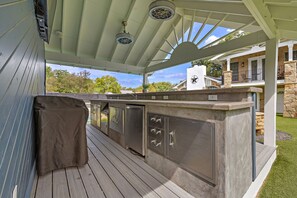 Terrace/patio - Central Austin Retreat w/ Pool (Austin)