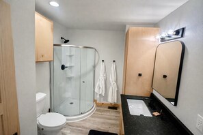 Bruser, håndklæder, Sæbe, Toiletpapir