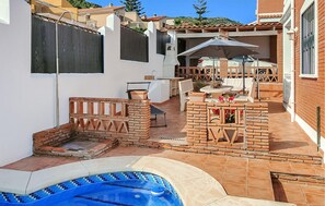 Outdoor dining - Lovely home in Alhaurín de la Torre (Alhaurín de la Torre)
