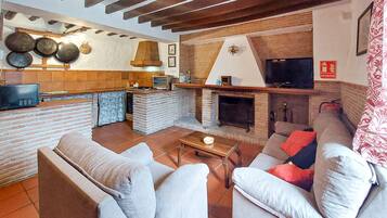 Smart TV, fireplace, ping pong