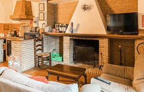 Smart TV, fireplace, ping pong - Lovely home in Villanueva del Trabuco (Villanueva del Trabuco)