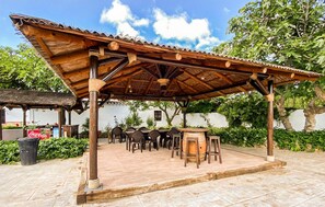 Outdoor dining - Lovely home in Villanueva del Trabuco (Villanueva del Trabuco)