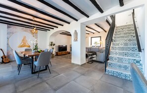 Interior - Nice home in Casarabonela (Casarabonela)
