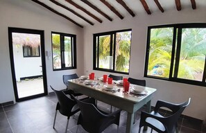 Dining - Full kitchen, Starlink, Beach 1 block, Garden (Isla Holbox)