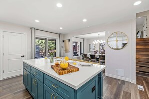 Dining - New Cabin | Fam-Friendly | AC | Game Room | Hottub (Flagstaff)