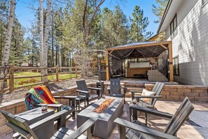 Terrace/patio - New Cabin | Fam-Friendly | AC | Game Room | Hottub (Flagstaff)
