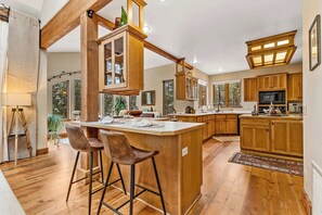 Fridge, microwave, oven, stovetop - NEW 4BR | Cozy Pines Hideaway | AC (Flagstaff)