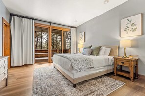 Desk, iron/ironing board, travel cot, WiFi - NEW 4BR | Cozy Pines Hideaway | AC (Flagstaff)