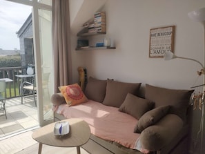 TV - Charmant T2 vue mer pour deux avec piscine (ARZON)