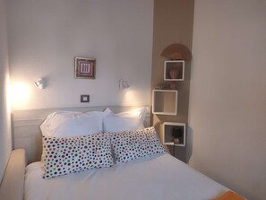 Free WiFi - Charmant T2 vue mer pour deux avec piscine (ARZON)