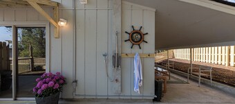 Pet-friendly Getaway near Emerald Isle, Unit B