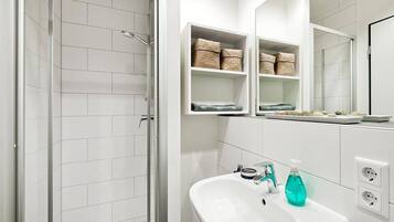 Gemeinsamer Schlafsaal, 1 Schlafzimmer, barrierefrei, eigener Pool | Badezimmer