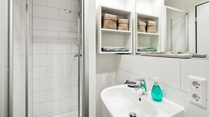 Felles sovesal, 1 soverom, tilgjengelighetstilpasset, privat basseng | Bad