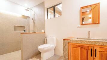 Executive Suite | Bathroom