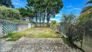 Property grounds - Villa with pool, tennis court, bowling alley (LA COUARDE SUR MER)