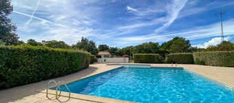 Villa with pool, tennis court, bowling alley