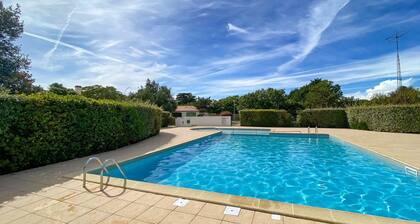 Villa with pool, tennis court, bowling alley