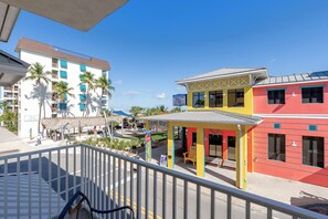 Property grounds - Harbour House #207 "Paradise Palms" (Fort Myers Beach)