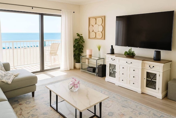 TV - Ocean Front Top Floor - Downtown Cocoa Beach (Cocoa Beach)