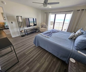 2 bedrooms, iron/ironing board, WiFi, bed sheets - Ocean Front Top Floor - Downtown Cocoa Beach (Cocoa Beach)