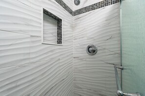 Shower, towels - Harbour House #318 "Coastal Soul" (Fort Myers Beach)
