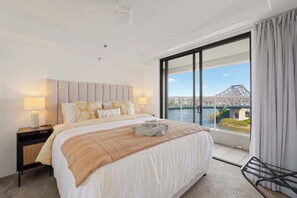 2 bedrooms, iron/ironing board, travel cot, WiFi - City Oasis! 2Bed-1Bath-1Car-VIEWS (Brisbane City)